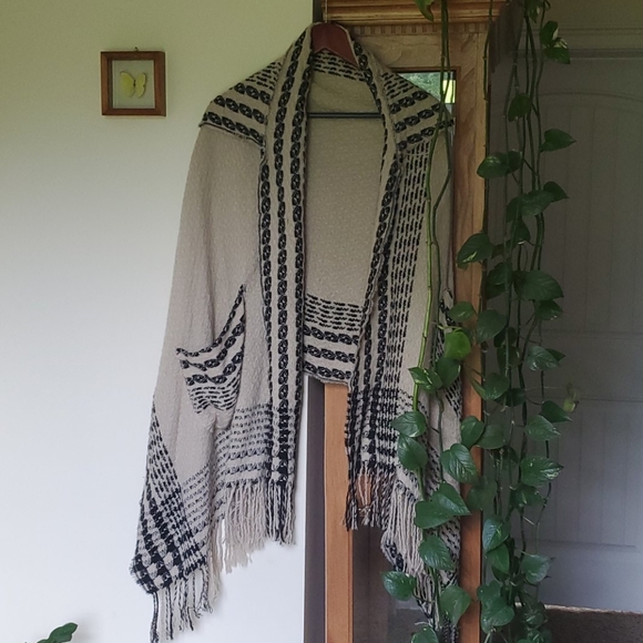 Boho Hooded Altar'd State Shawl - Picture 1 of 2
